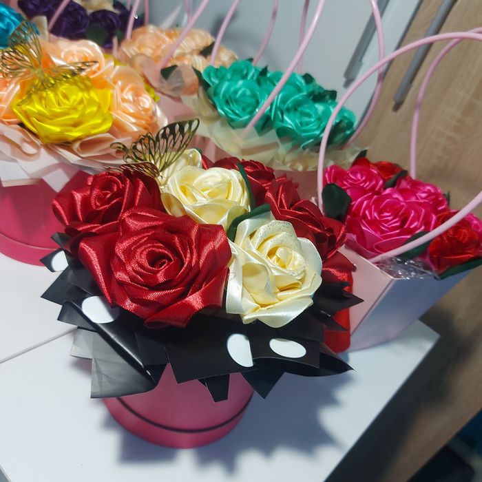 Атласные розы ручной работы