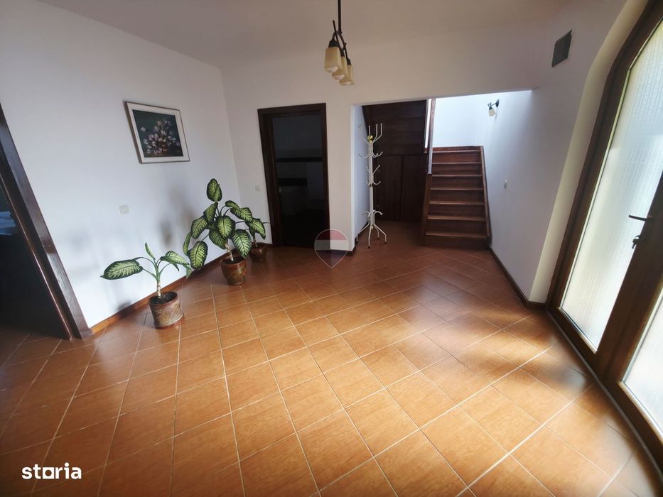 Casă / Vilă cu 5 camere de vânzare