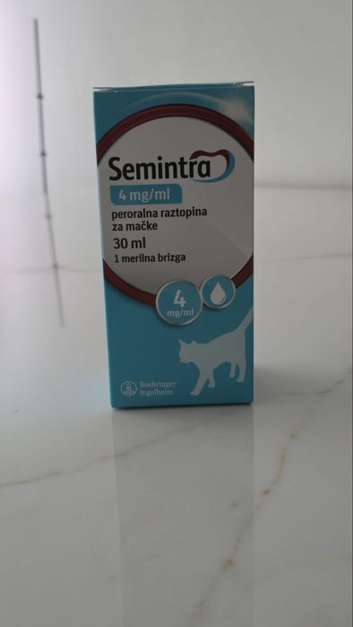 Котешка храна различни марки