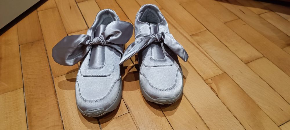 Сатенени сиви маратонки без връзки