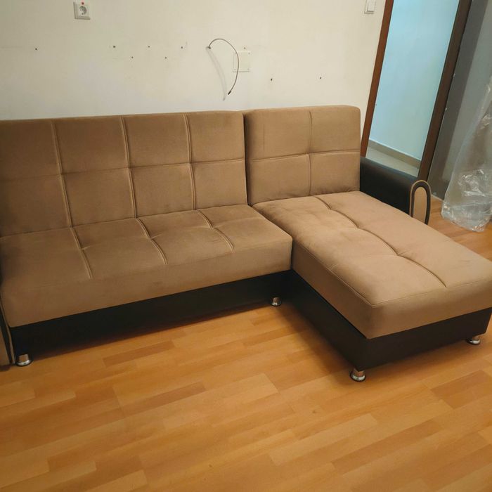 Разтегателен диван с лежанка