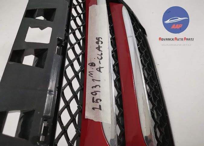 Оригинална централна решетка на радиатора Мерцедес-Бенц / Mercedes-Ben