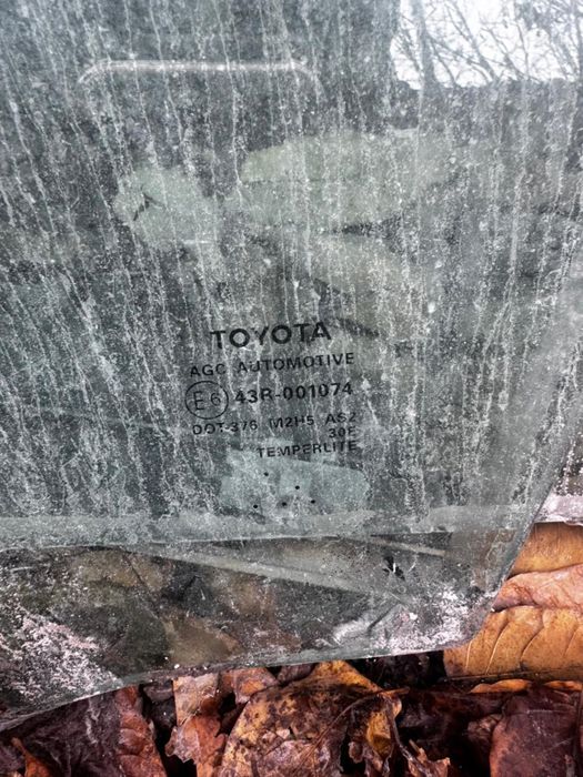 Тойота 75 алдыңғы стекло