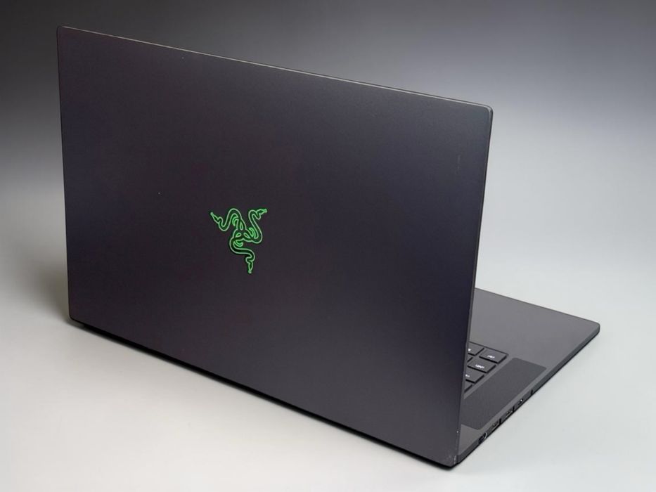 Razer Blade 15" 360Hz i7-10875H 16GB RAM 512GB SSD NVIDIA RTX 3070 8GB