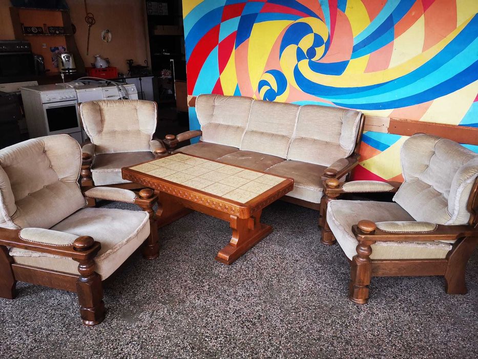 Масивни баровски дивани