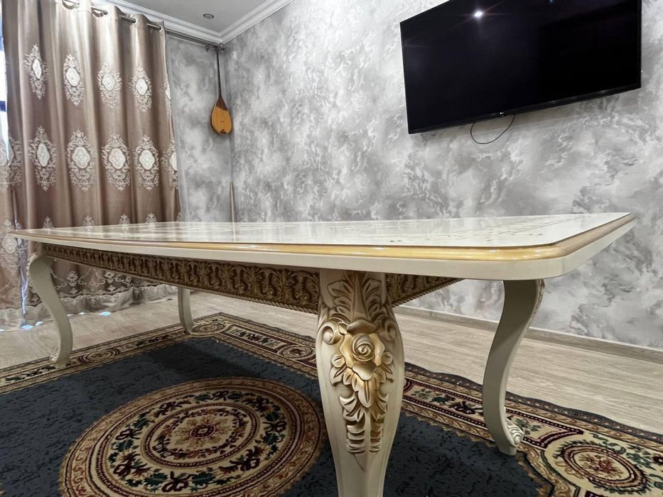 Продам стол для гостинной