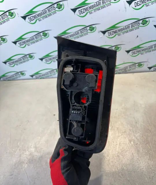 Lampa / Tripla stop dreapta pe hayon Renault Laguna 2002
