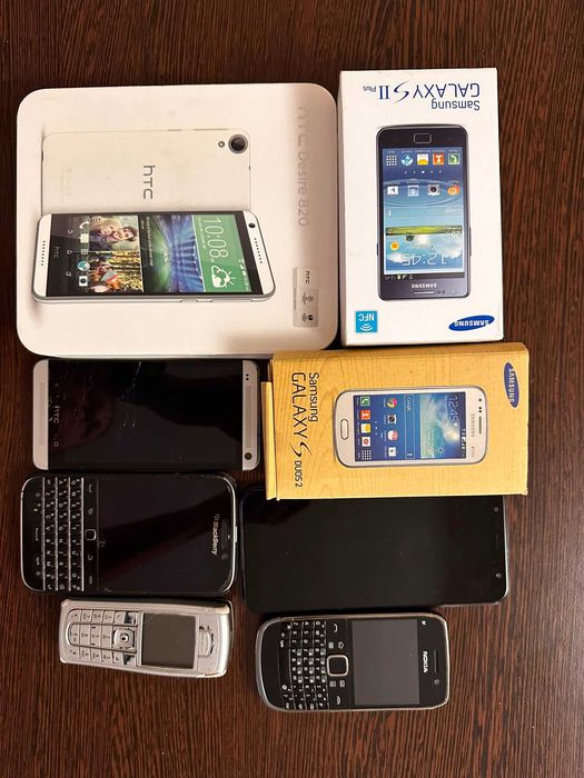 Lot 8 telefoane mobile vechi – Samsung, HTC, BlackBerry, Nokia – pentru piese sau recondiționare