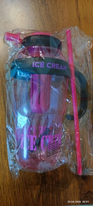 Бутылка под воду и сумка шоппер