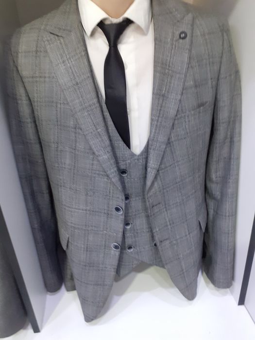 Kostyumla sotiladi 500 ta dona optom. Hammasini 40 mln ga bervoram