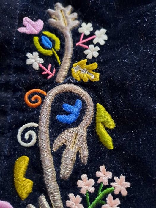 fusta veche traditionala catifea broderie fir metalic