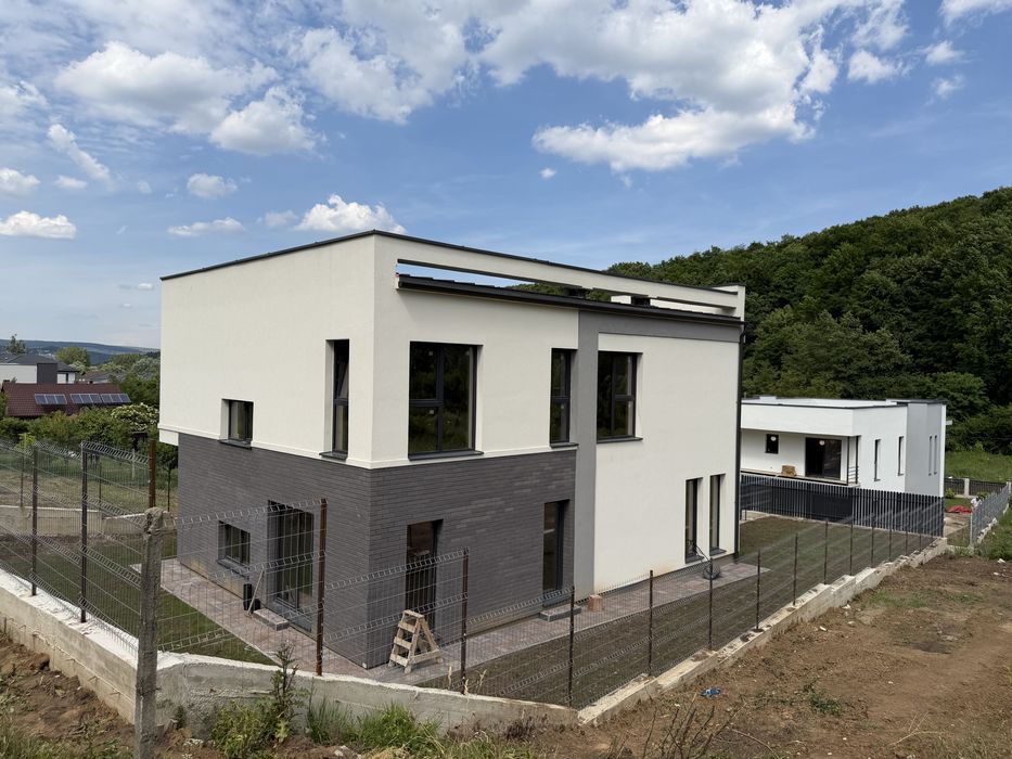Vand casa cu CF in zona Roata Faget!