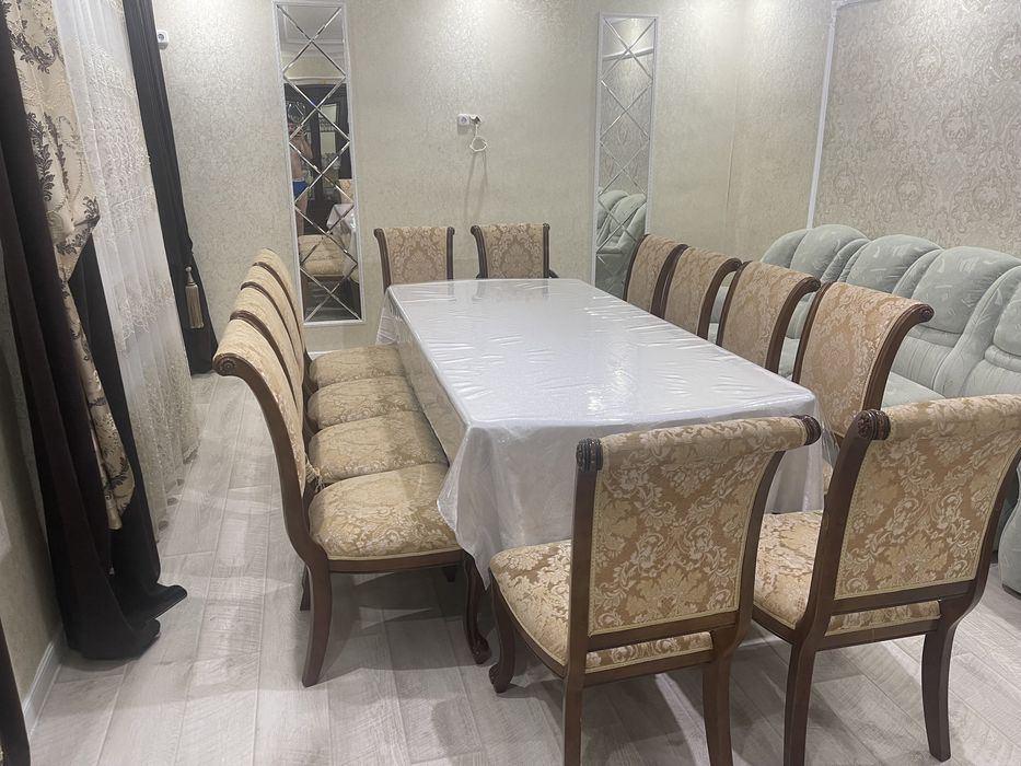 Продам гостиный стол со стульями