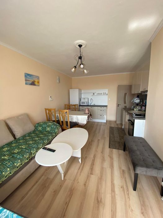 Дава се под наем Тристаен апартамент в Варна, Погреби - 70 кв.м за 750 € - Снимка #1