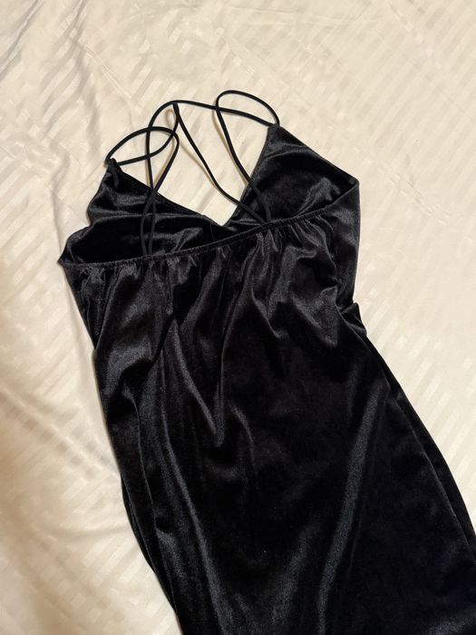 Черна рокля с презрамки