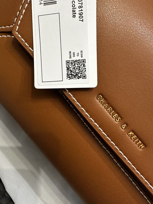 Продам новую сумочку CHARLES & KEITH