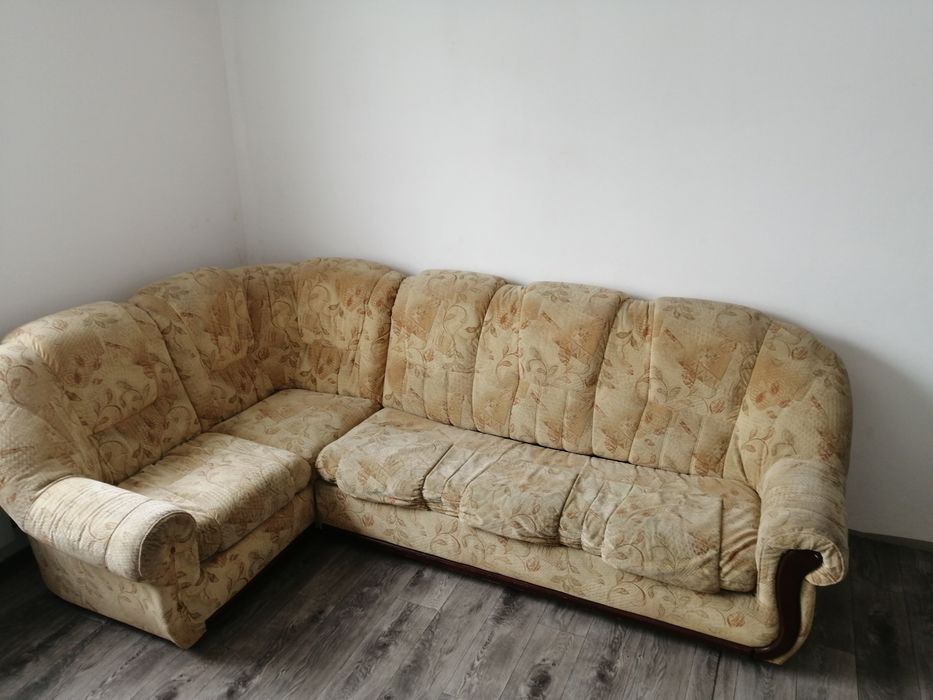 Угловой диван продам