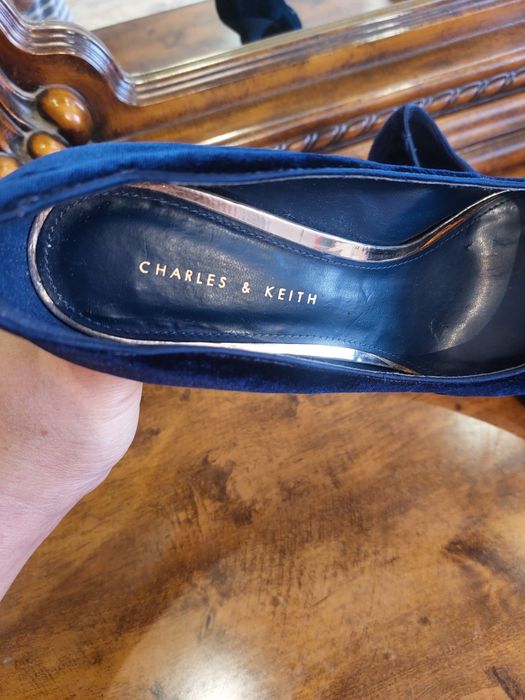 Продам туфли Charles & Keith

Продаю элегантные туфли Charles &