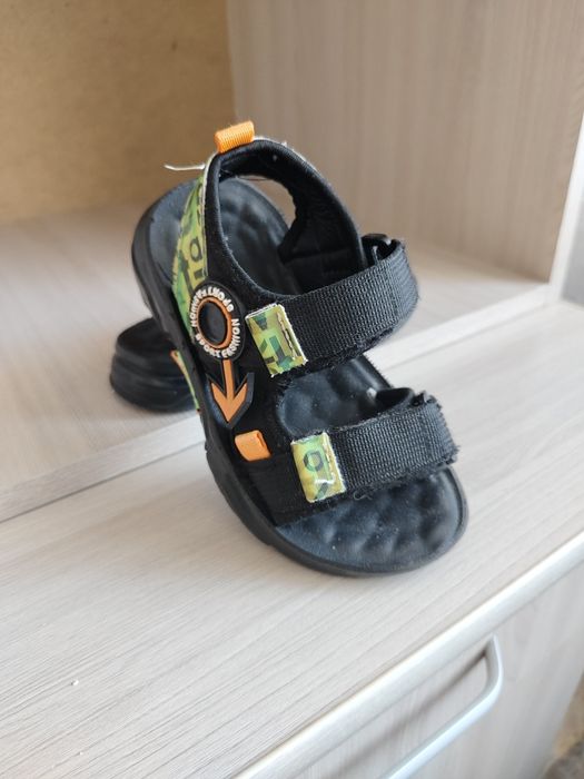 Продам сандали б/у .