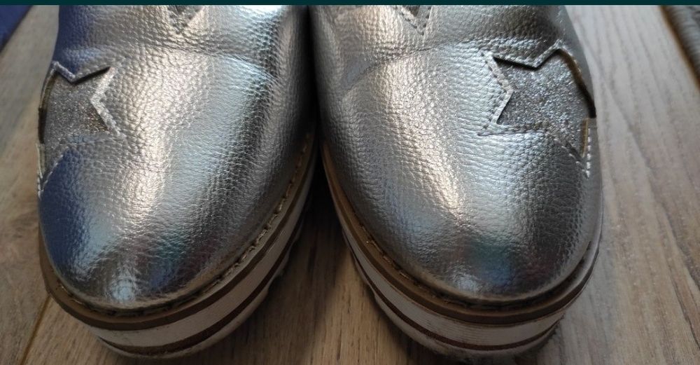 Дамски сребристи кожени  обувки 38 н