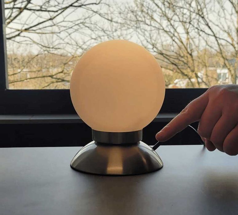 Lampa de noptiera / Veioza Nino Favre, Comanda Tactila.