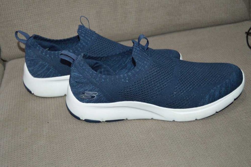 Adidasi Skechers fara siret 45