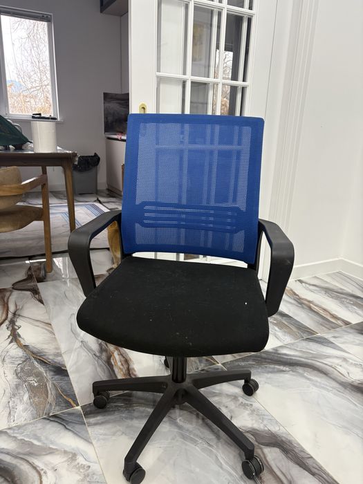 Стул вращающая б/у