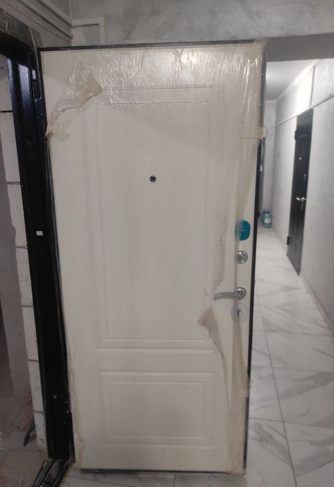 Продам входную дверь