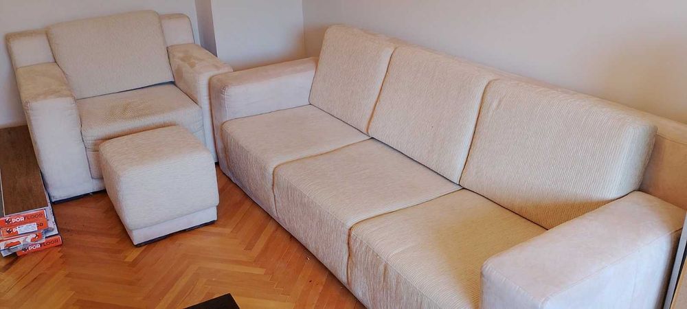 Продавам почти неизползван комплект от диван,фотьойл и табуретка