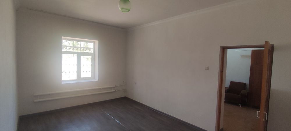 ШАХАРДА Полвон оши енида ховли сотилади 6 сотик 4 хона, подвали бн