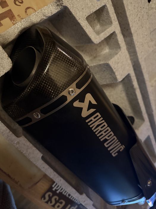 Carbon Akrapovic