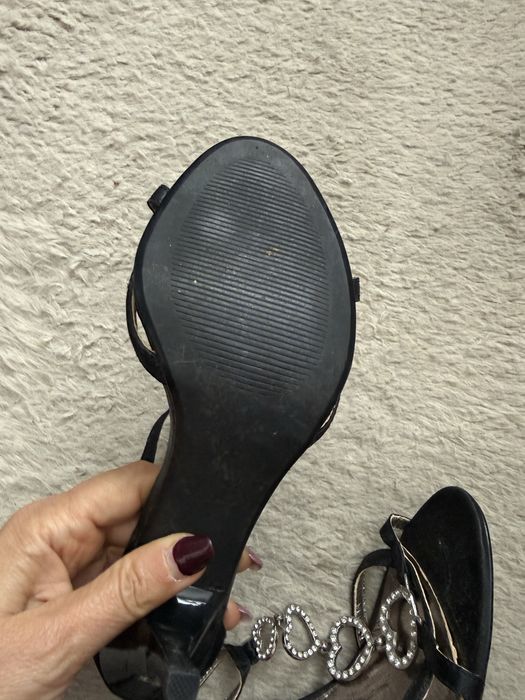 Сатенени сандали с камъни