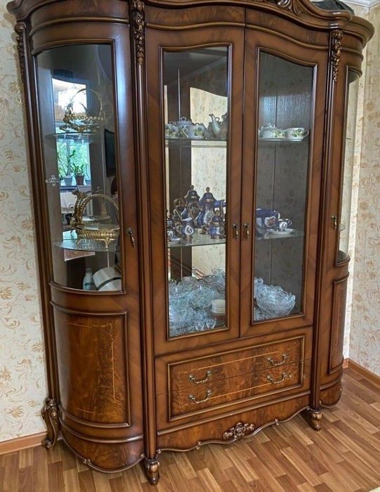 продается стеллаж горка сервант
