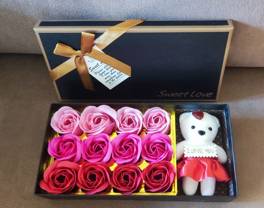 Подарък за любим човек-кутия с рози и мече