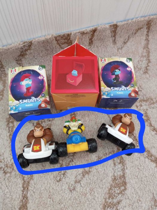 Figurine diferite personaje