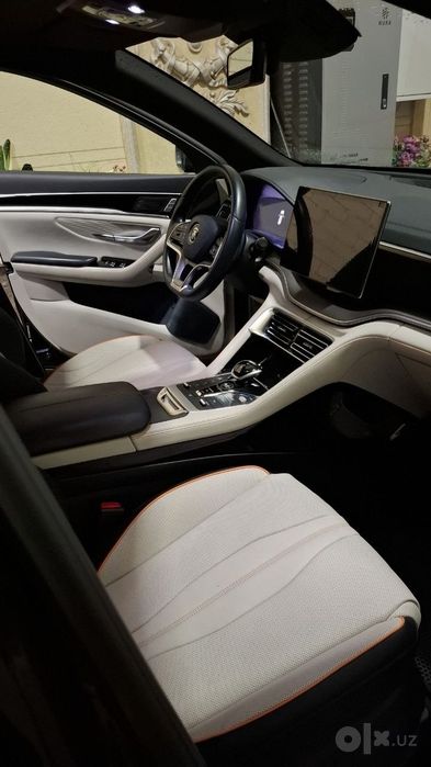 BYD Song plus flagship 2022yil kraskalari toptoza 68000km halol yurgan