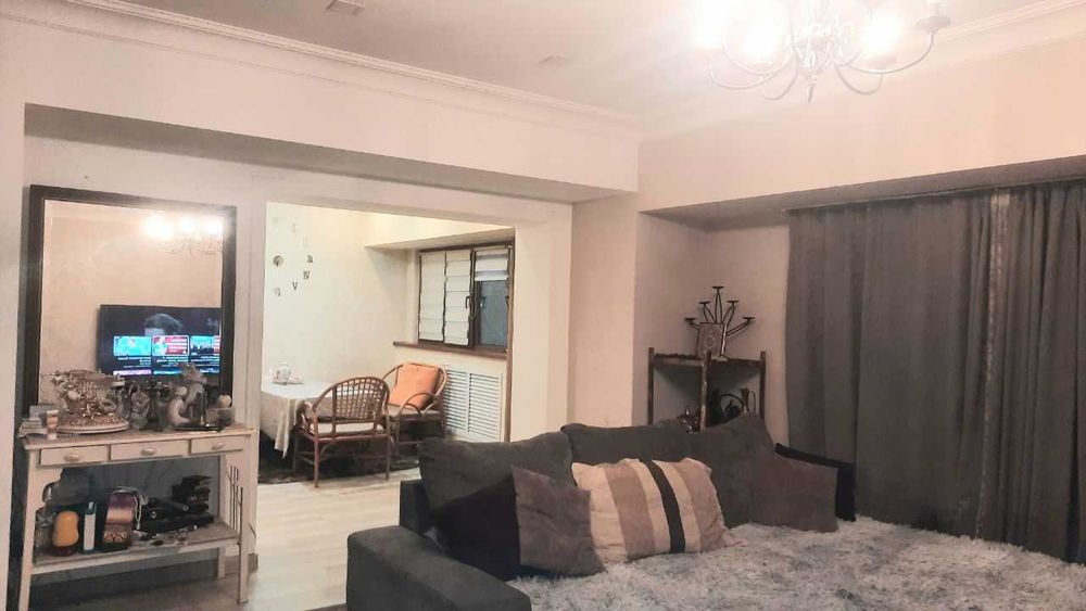 Продается  4\3\9 103 m2  ц-1  в центр города дом кирпичный !!