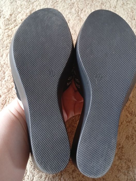 Продам детскую обувь