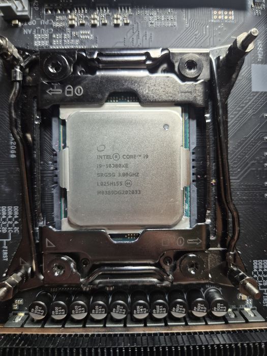 Core i9-10980XE Extreme Edition Processor