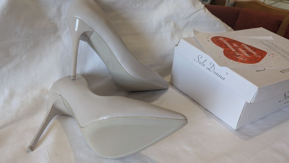 Pantofi stiletto nr 39  gri cald