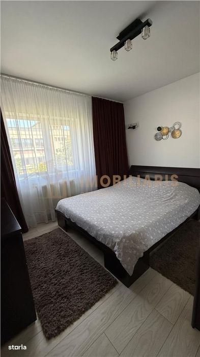 Apartament 3 camere + garaj, zona Moldovei