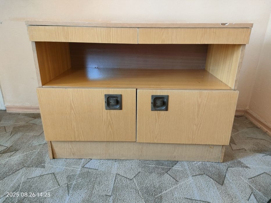 продам тумбочку.