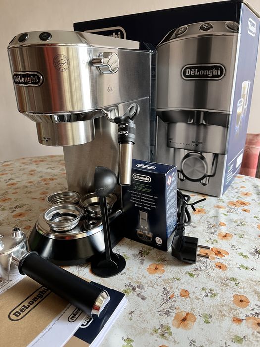 Кафемашина  DeLonghi Dedica EC685.M