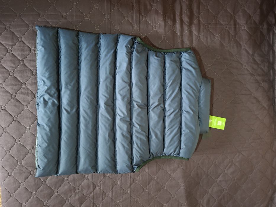 Продавам мъжки елек HUGO BOSS