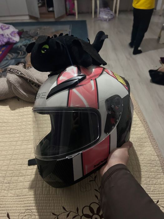 В продаже два шлема