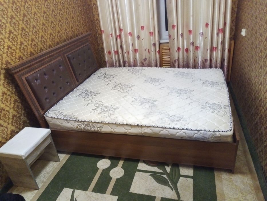 Двуспальная кровать