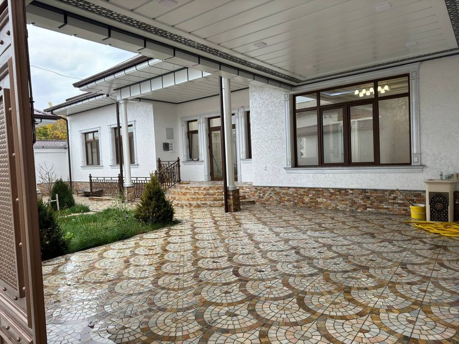 Uch qahramon po'stidan ikki yarim km kirganda uchaska