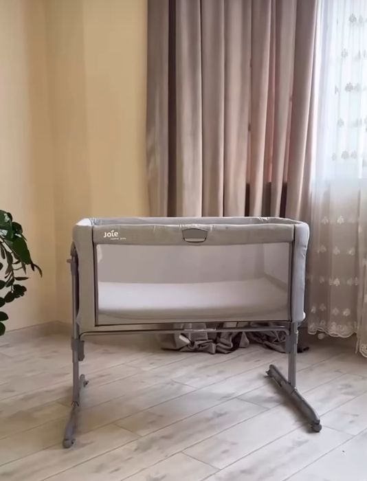 Продаю Прикроватную кроватка "Joie"