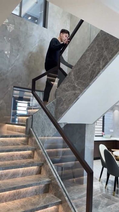 Debitam trepte glafuri sau blaturi bucatarie din marmura granit traver