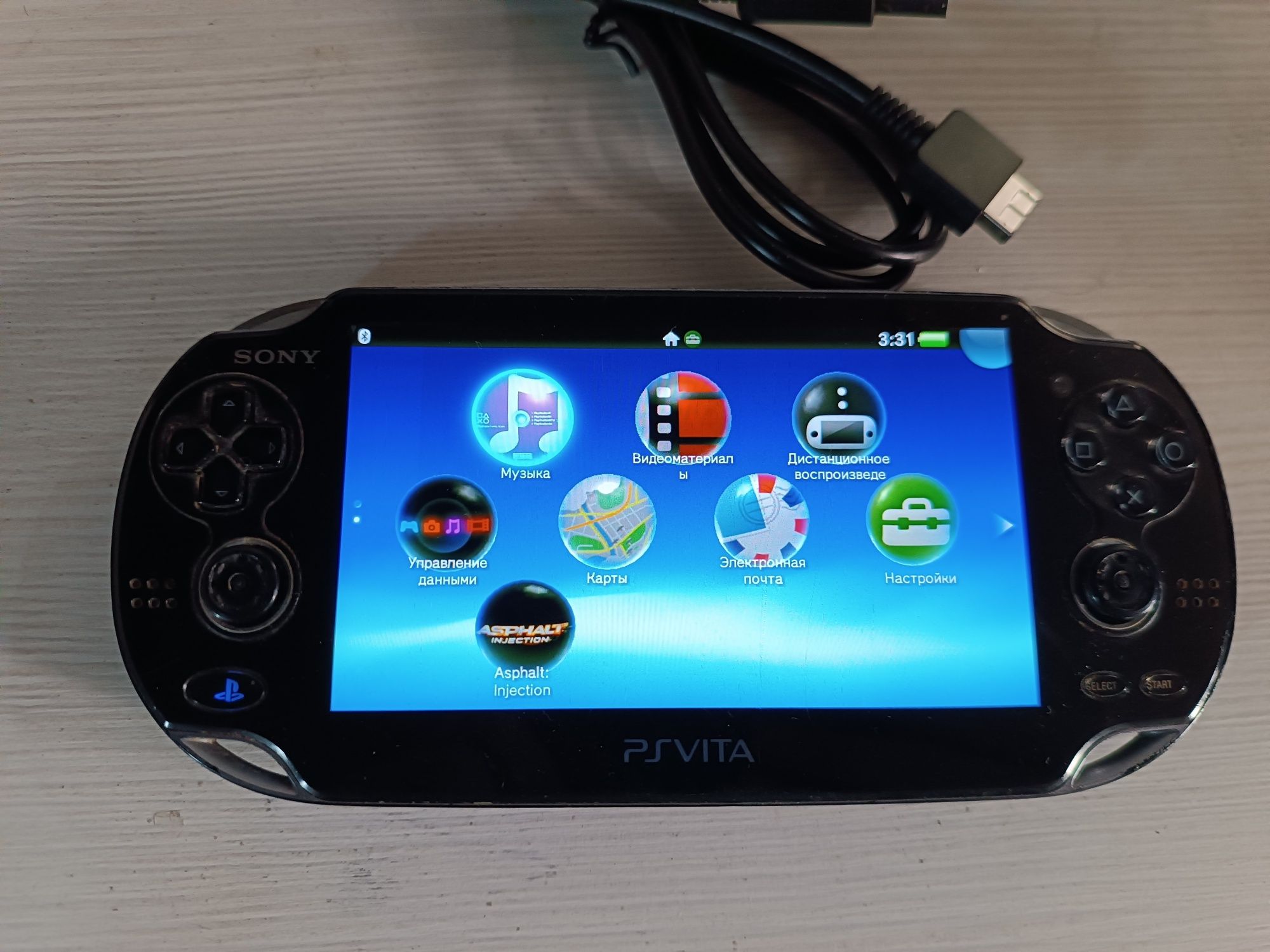 PS Vita (экран сенсорный ) Игра Гонка зарядка, флешка есть: 50 000 тг. -  Приставки Атырау на Olx